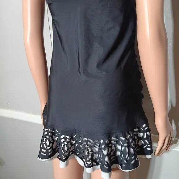 Size medium, swimsuit - Picture 8 of 9